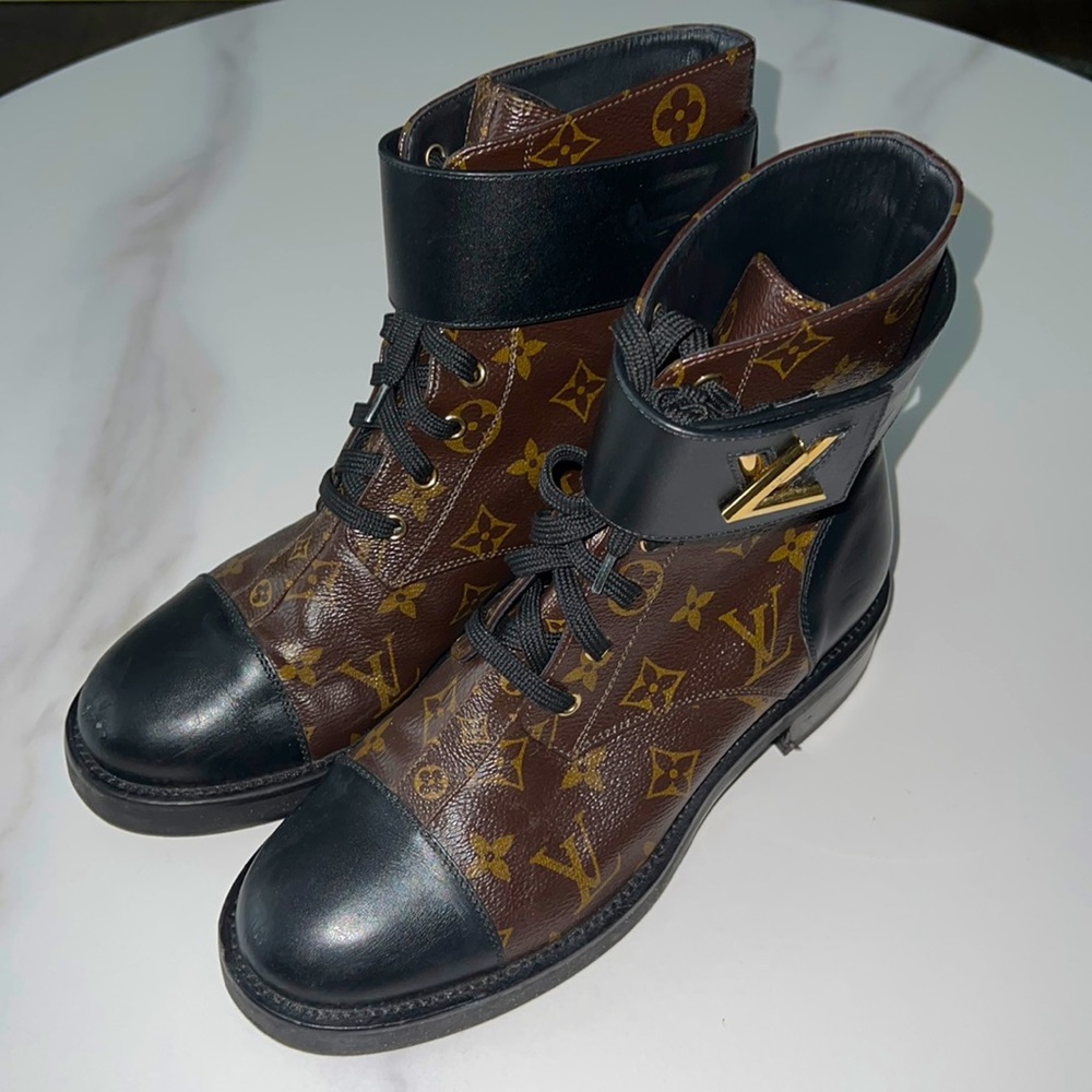 LOUIS VUITTON💎 Monogram Wonderland Flat Ranger Combat Boots